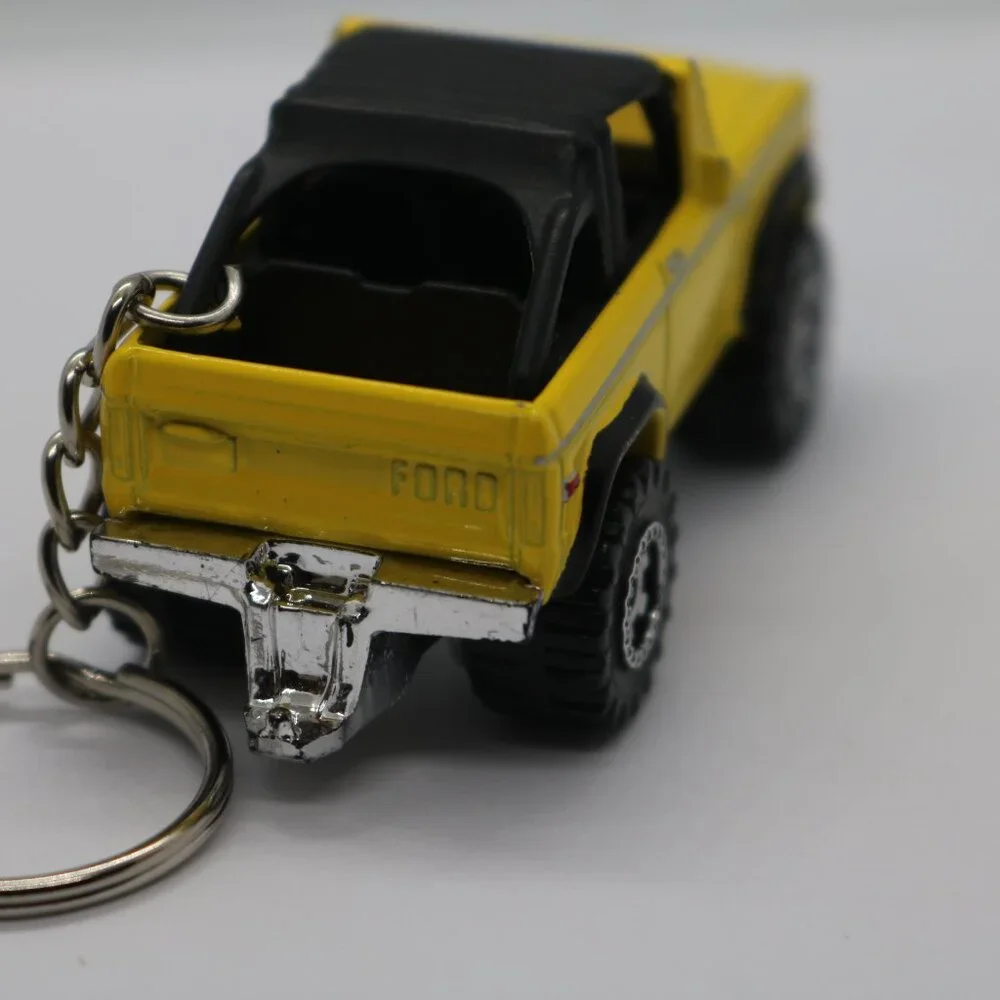 Matchbox yellow Bronco 1972 4x4 Custom keychain 1:57 scale